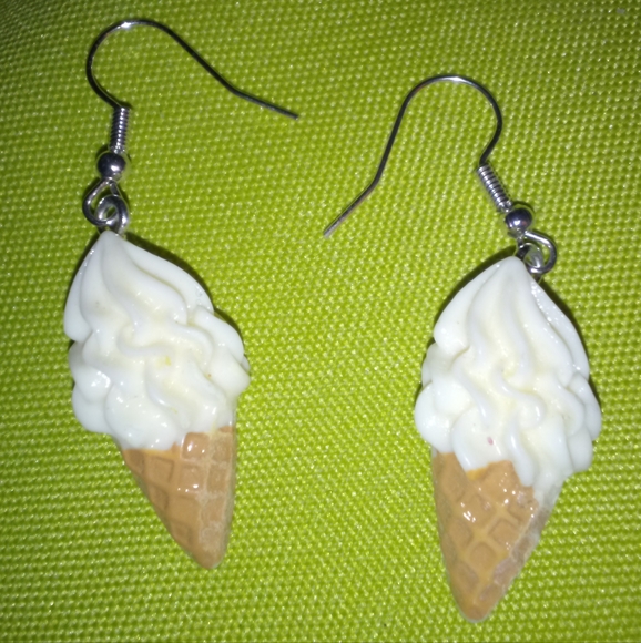 Women's/Girl's Fun Resin Ice Cream Cone Charm 3D Hook Dangle Earrings - Picture 4 of 4